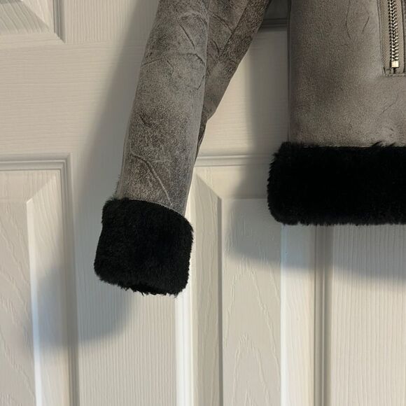 Design History Girls Stylish Black and Gray Faux Fur Jacket - Size M - Picture 3 of 8